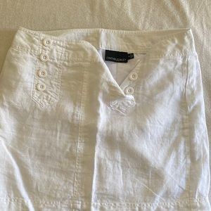 White linen skirt size 4 8buttons down the front